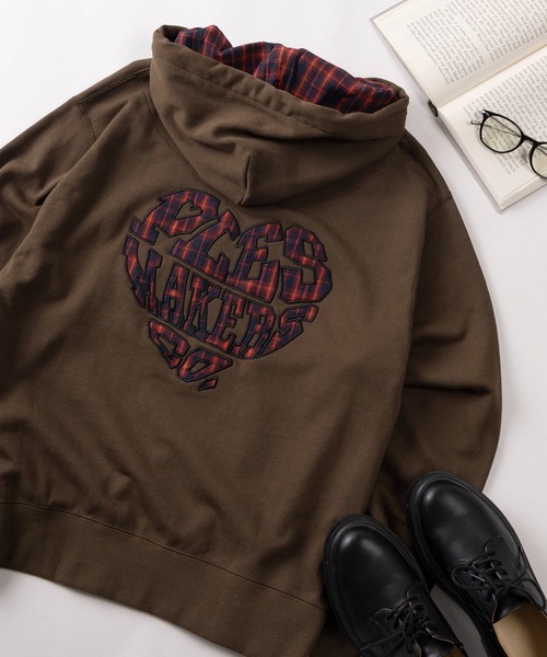 make a ray!（メイク ア レイ！）の「【72】【PLES】チェック ハートロゴ ショート丈 プルパーカー/ワンポイント刺繍/メンズ/レディース/ユニセックス（パーカー・レディース・ブラウン/ブラック/アッシュグレー・M/L）」の3枚目の写真