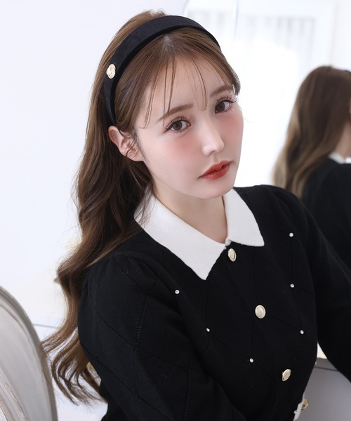 one after another NICE CLAUP（ワンアフターアナザーナイスクラップ）の「ゴールドボタン付きカチューシャ（カチューシャ・レディース・ダークブラウン/ブラック・FREE）」の5枚目の写真