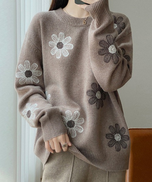 ONEP STAR(ワンピスター)の「花柄刺繍ニットプルオーバー(ニット/セーター・レディース・ホワイト/グレイッシュベージュ・FREE)」の2枚目の写真