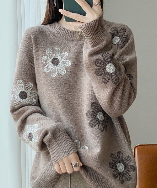 ONEP STAR(ワンピスター)の「花柄刺繍ニットプルオーバー(ニット/セーター・レディース・ホワイト/グレイッシュベージュ・FREE)」の9枚目の写真