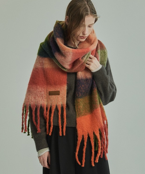 PUBLIC TOKYO（パブリックトウキョウ）の「【残りわずか】ヘアリーフリンジマフラー（マフラー・レディース・ブラウン系/ブラック/グレー/イエロー系/オレンジ系/グリーン系・FREE）」の6枚目の写真