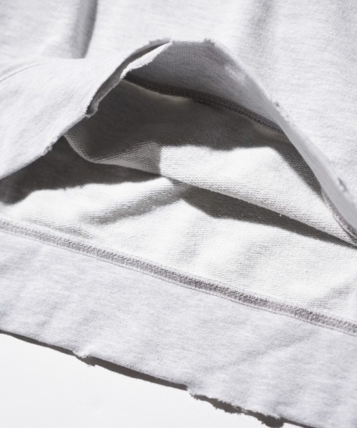 THRIFTY LOOK（スリフティールック）の「THRIFTY LOOK スリフティルック / WORN-OUT RAGLAN CREW SWEAT ダメージ加工（スウェット・メンズ・ブラウン/ブラック/ヘザーグレー・LARGE/X-LARGE/MEDIUM）」の19枚目の写真
