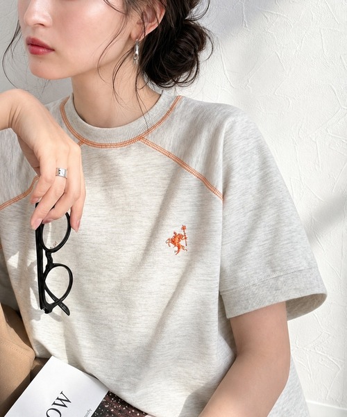 classicalelf(クラシカルエルフ)の「垢抜け配色で大人の抜け感プラス。ラグランスリーブ配色ステッチ胸刺繍Tシャツ(半袖)(Tシャツ/カットソー・レディース・ベージュ/チャコール/オートミール/杢グレー/ホワイト・LARGE/MEDIUM/SMALL/X-LARGE)」の6枚目の写真