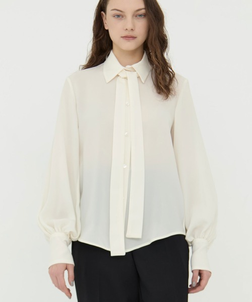 CINOH（チノ）の「BLACK FORMAL BOWTIE SHIRT（シャツ/ブラウス・レディース・アイボリー/ブラック・36）」の2枚目の写真