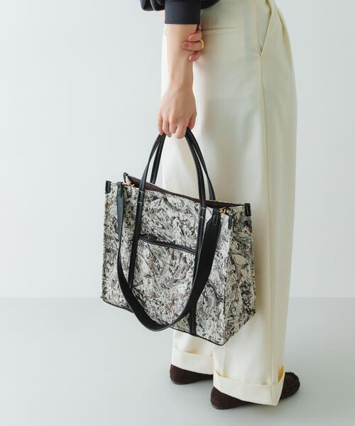 RODE SKO(ロデスコ)の「ファブリックスクエアトートバッグ(トートバッグ・レディース・アイボリー/グレー・ONE)」の9枚目の写真