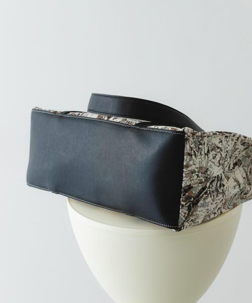 RODE SKO(ロデスコ)の「ファブリックスクエアトートバッグ(トートバッグ・レディース・アイボリー/グレー・ONE)」の17枚目の写真