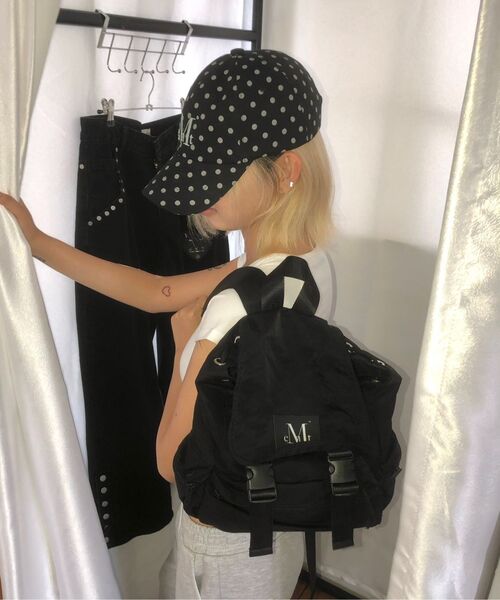 MUCENT(ムセント)の「ベイ2バックルストリングナイロンバックパック(成人男女共用)(バックパック/リュック・レディース・ブラック・FREE)」の7枚目の写真