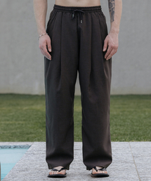 DECOROSO（デコローゾ）の「クールリネンライクツーピンタックリンクルフリーワイドバンディングパンツ[チャコール]（その他パンツ）」