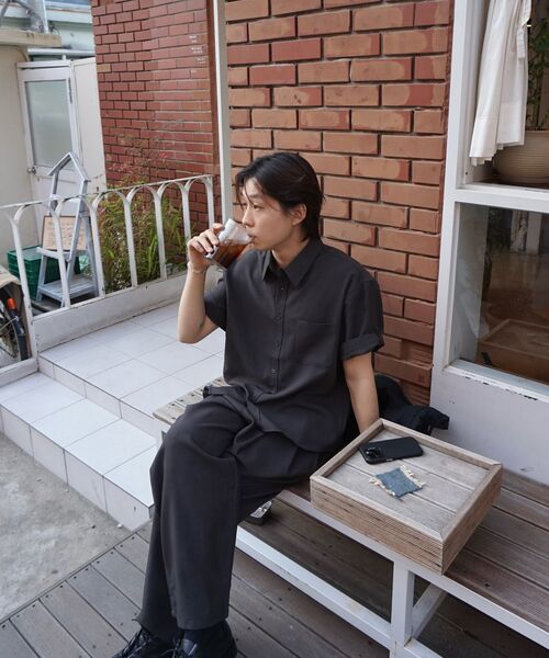 DECOROSO（デコローゾ）の「クールリネンライクツーピンタックリンクルフリーワイドバンディングパンツ[チャコール]（その他パンツ・メンズ・その他・02/01）」の7枚目の写真