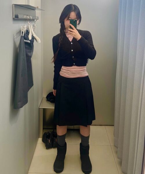 MUSINSA STANDARD WOMAN（ムシンサスタンダードウーマン）の「ウィメンズパネルスリットニーレングススカート[ブラック]（スカート・レディース・その他・LARGE/MEDIUM/SMALL/X-SMALL）」の16枚目の写真