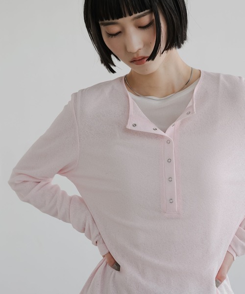 LOWRYS FARM（ローリーズファーム）の「ＵＳＥＦＵＬヘンリープルオーバーＬＳ 638390（Tシャツ/カットソー・レディース・ブラック/ホワイト/ブルー/チャコールグレー/ピンク・SHORT/LONG）」の5枚目の写真