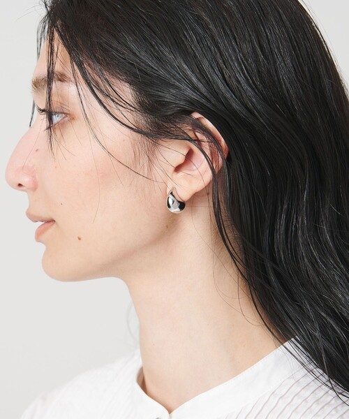 UNITED ARROWS(ユナイテッドアローズ)の「クレセントムーン イヤリング(イヤリング・レディース・シルバー/ゴールド・FREE)」の1枚目の写真