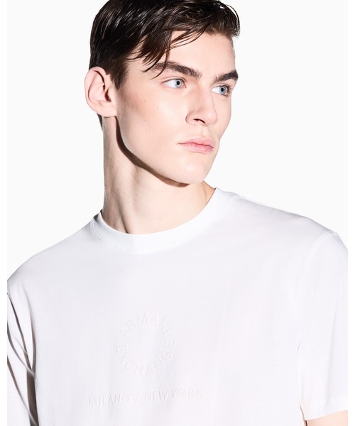ARMANI EXCHANGE(アルマーニエクスチェンジ)の「【A|X アルマーニ エクスチェンジ】エンボスサークルロゴ 半袖クルーネックTシャツ/REGULAR(Tシャツ/カットソー・メンズ・ブラック/オフホワイト・SMALL/XX-LARGE/X-SMALL/MEDIUM/X-LARGE/LARGE)」の2枚目の写真