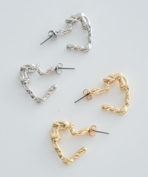 earth music&ecology（アースミュージックアンドエコロジー）の「メタリックハートフープピアス（ピアス（両耳用）・レディース・ゴールド/シルバー・FREE）」の3枚目の写真