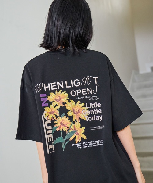 PBLIM(ページボーイリム)の「《UNISEX》マーガレットT バックプリント / 刺繍(Tシャツ/カットソー・レディース・オフホワイト/ブラック/ブラウン/ネイビー・LARGE/MEDIUM)」の2枚目の写真