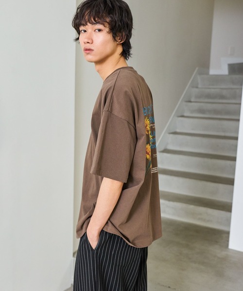 PBLIM(ページボーイリム)の「《UNISEX》マーガレットT バックプリント / 刺繍(Tシャツ/カットソー・レディース・オフホワイト/ブラック/ブラウン/ネイビー・LARGE/MEDIUM)」の6枚目の写真