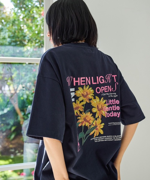 PBLIM(ページボーイリム)の「《UNISEX》マーガレットT バックプリント / 刺繍(Tシャツ/カットソー・レディース・オフホワイト/ブラック/ブラウン/ネイビー・LARGE/MEDIUM)」の14枚目の写真