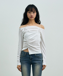 ARI（アリ）の「CLAIRE TWO-SHIRRING OFF-SHOULDER TOP / WHITE（Tシャツ/カットソー）」