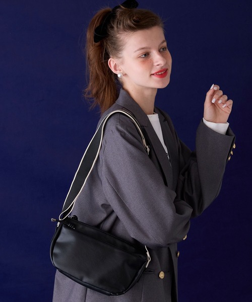 BONLECILL Marche(ボンルシールマルシェ)の「【BONLECILL Marche】ラインテープショルダーバッグ/ボディバッグ(ショルダーバッグ・レディース・ブラウン/アイボリー/ブラック・FREE)」の1枚目の写真