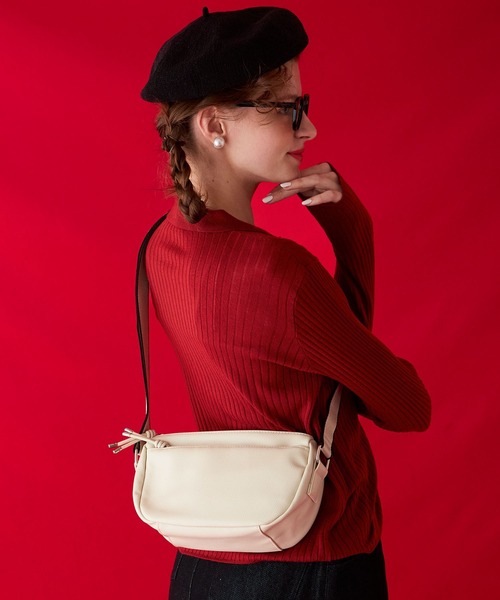BONLECILL Marche(ボンルシールマルシェ)の「【BONLECILL Marche】ラインテープショルダーバッグ/ボディバッグ(ショルダーバッグ・レディース・ブラウン/アイボリー/ブラック・FREE)」の4枚目の写真