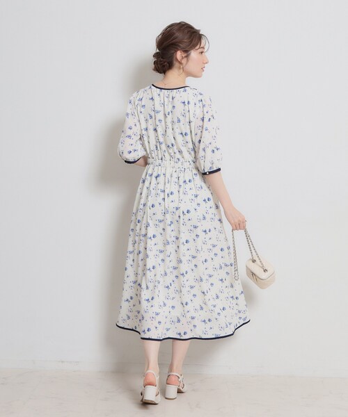couture brooch（クチュールブローチ）の「【着映え】水彩フラワーワンピース（ワンピース・レディース・ネイビー/オフホワイト・38/36/42/40）」の10枚目の写真