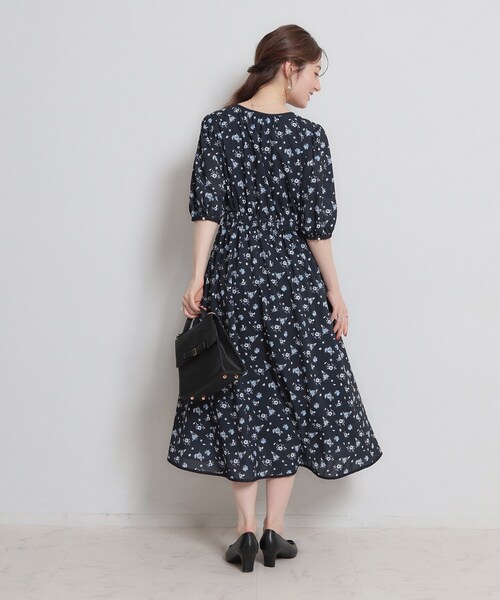 couture brooch（クチュールブローチ）の「【着映え】水彩フラワーワンピース（ワンピース・レディース・ネイビー/オフホワイト・38/36/42/40）」の16枚目の写真