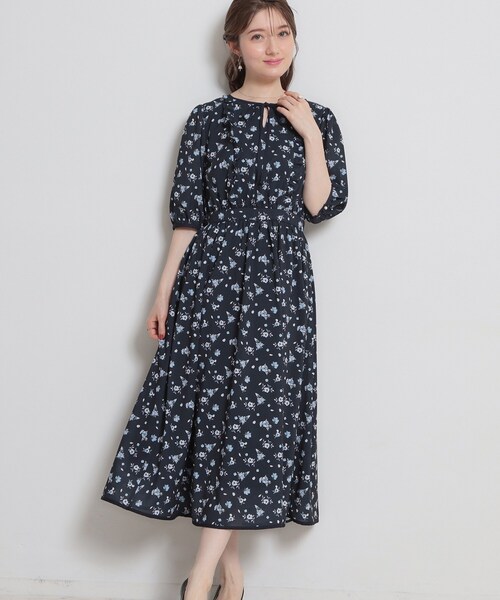 couture brooch（クチュールブローチ）の「【着映え】水彩フラワーワンピース（ワンピース・レディース・ネイビー/オフホワイト・38/36/42/40）」の17枚目の写真