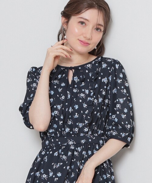 couture brooch（クチュールブローチ）の「【着映え】水彩フラワーワンピース（ワンピース・レディース・ネイビー/オフホワイト・38/36/42/40）」の20枚目の写真