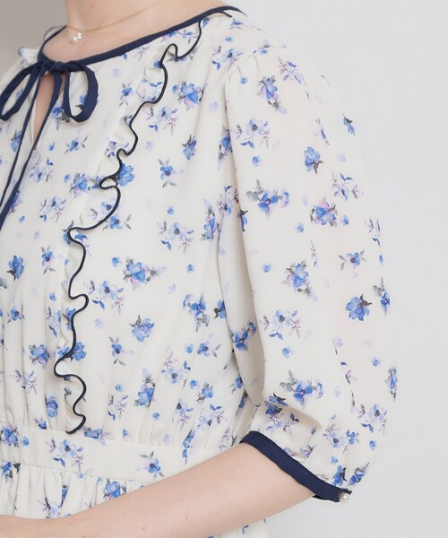 couture brooch（クチュールブローチ）の「【着映え】水彩フラワーワンピース（ワンピース・レディース・ネイビー/オフホワイト・38/36/42/40）」の4枚目の写真