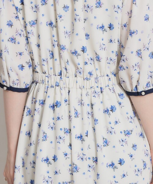couture brooch（クチュールブローチ）の「【着映え】水彩フラワーワンピース（ワンピース・レディース・ネイビー/オフホワイト・38/36/42/40）」の7枚目の写真