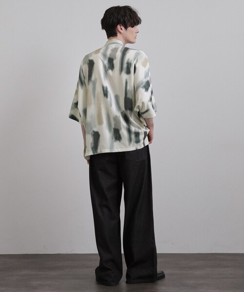 tk.TAKEO KIKUCHI（ティーケータケオキクチ）の「【今、売れています。】アブストラクトドルマンとろみシャツ/さらっとタッチ/ドレープ/美シルエット/総柄シャツ/モード（シャツ/ブラウス・メンズ・ホワイト系4/ブラック系3/ブルー系その他5・03/02）」の21枚目の写真