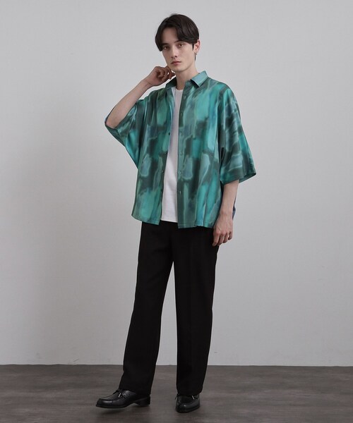 tk.TAKEO KIKUCHI（ティーケータケオキクチ）の「【今、売れています。】アブストラクトドルマンとろみシャツ/さらっとタッチ/ドレープ/美シルエット/総柄シャツ/モード（シャツ/ブラウス・メンズ・ホワイト系4/ブラック系3/ブルー系その他5・03/02）」の7枚目の写真