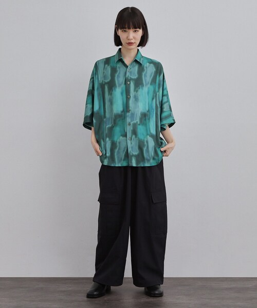 tk.TAKEO KIKUCHI（ティーケータケオキクチ）の「【今、売れています。】アブストラクトドルマンとろみシャツ/さらっとタッチ/ドレープ/美シルエット/総柄シャツ/モード（シャツ/ブラウス・メンズ・ホワイト系4/ブラック系3/ブルー系その他5・03/02）」の10枚目の写真