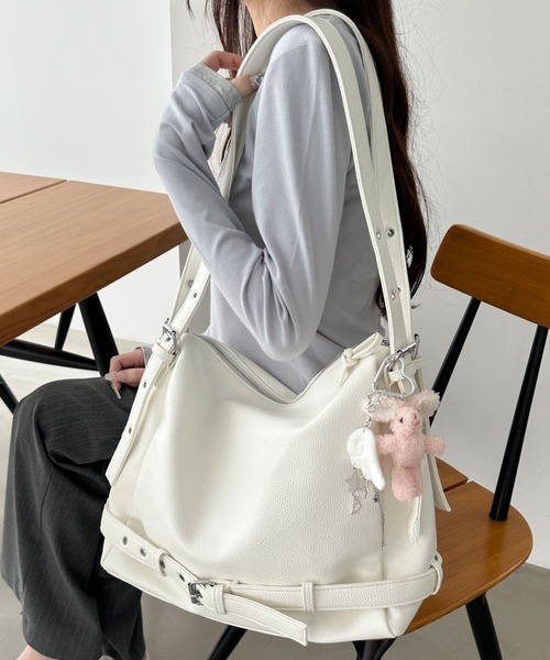 WEGO(ウィゴー)の「WEGO/【26年春夏新作】【2WAY仕様】ベルトデザインショルダーバッグ/トートバッグ(ショルダーバッグ・レディース・ブラウン/ブラック/ホワイト・FREE)」の2枚目の写真