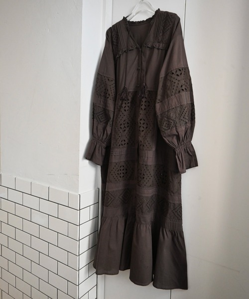 WILLFULLY（ウィルフリー）の「pieced cotton lace tiered volume OP（ワンピース・レディース・ブラウン/ブラック/ナチュラル・FREE）」の2枚目の写真