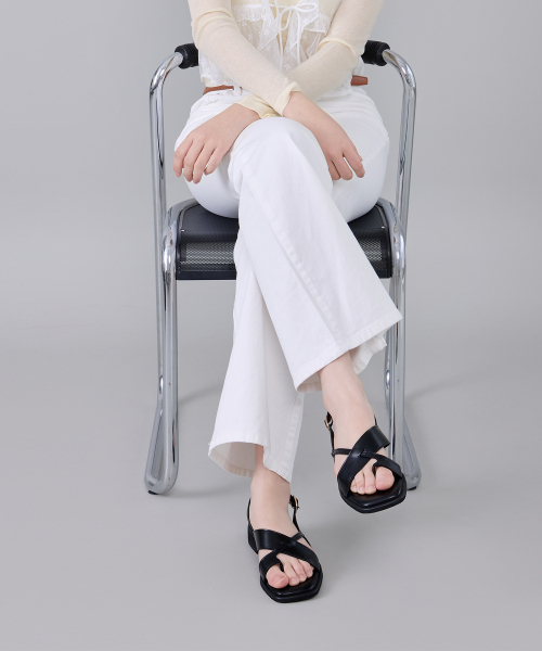 CESTI(セスティ)の「トゥループクロスサンダル (ブラック)(サンダル・レディース・ブラック・22.5cm/23cm/23.5cm/24cm/24.5cm/25cm)」の2枚目の写真