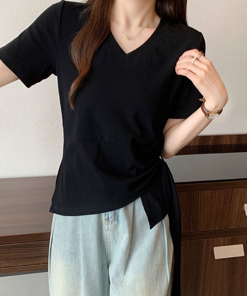 2ly2(トゥーリートゥー)の「Vネック サイドリボントップス(Tシャツ/カットソー・レディース・ブルー/ホワイト/ブラック・FREE)」の2枚目の写真