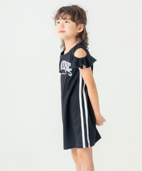 AIMABLE(エマーブル)の「【スポーティー×ガーリー】サイドライン肩開きワンピース(100-140cm)(ワンピース・キッズ・ラベンダー/ブラック・100/110/120/130/140)」の4枚目の写真