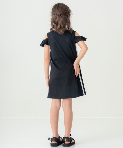 AIMABLE(エマーブル)の「【スポーティー×ガーリー】サイドライン肩開きワンピース(100-140cm)(ワンピース・キッズ・ラベンダー/ブラック・100/110/120/130/140)」の6枚目の写真