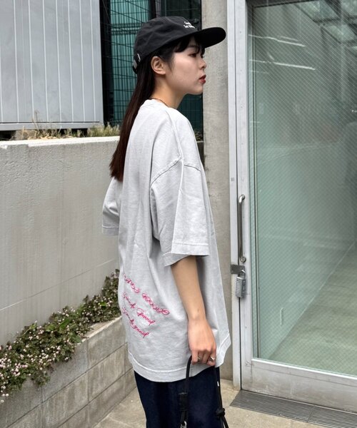 SOUNDSGOOOOD(サウンズグッド)の「【SOUNDS GOOOOD】パウダー犬ロゴプリントTEE(Tシャツ/カットソー・レディース・チャコールグレー/オレンジ/ブルー・ONE SIZE)」の7枚目の写真