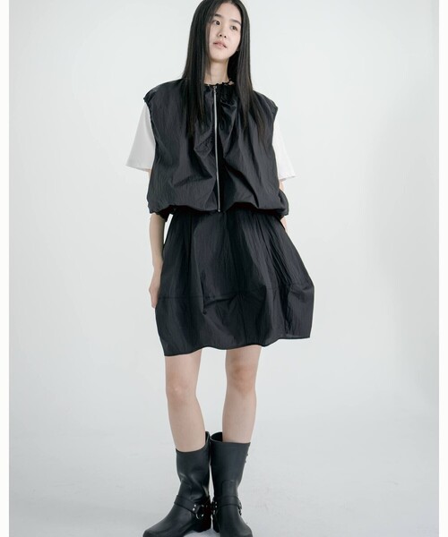 Bshop(ビショップ)の「eunoia | ナイロン ジップベスト WOMEN(ベスト・レディース・ピンク/ブラック・ONE)」の5枚目の写真