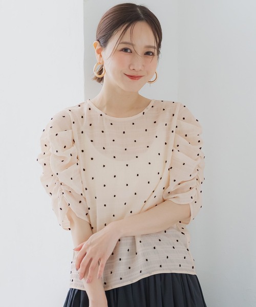 coca(coca)(コカ)の「【田中里奈様着用】シアードット袖シャーリングTOPS(Tシャツ/カットソー・レディース・ホワイト/ブラック/アイボリー/ライトブルー・L/M/S)」の1枚目の写真