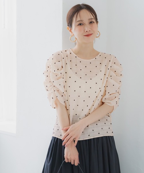 coca(coca)(コカ)の「【田中里奈様着用】シアードット袖シャーリングTOPS(Tシャツ/カットソー・レディース・ホワイト/ブラック/アイボリー/ライトブルー・L/M/S)」の5枚目の写真
