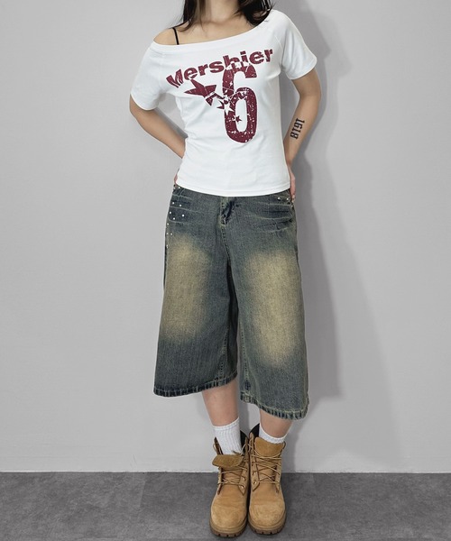 MATU:TA(マトゥータ)の「【一枚は持っておきたい♪】オフショルスターTシャツ / 海外ガール 華奢見え 小顔効果 ワンショルダー 2カラー ホワイト ネイビー 海外ガール ストリート(Tシャツ/カットソー・レディース・ホワイト/ネイビー・FREE)」の5枚目の写真