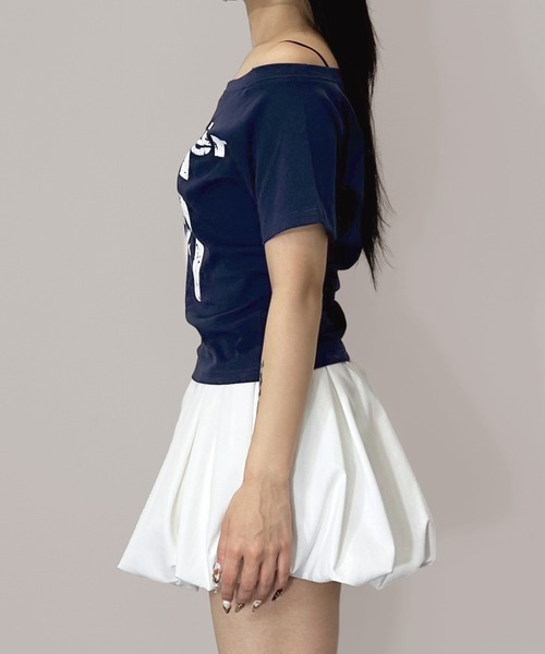 MATU:TA(マトゥータ)の「【一枚は持っておきたい♪】オフショルスターTシャツ / 海外ガール 華奢見え 小顔効果 ワンショルダー 2カラー ホワイト ネイビー 海外ガール ストリート(Tシャツ/カットソー・レディース・ホワイト/ネイビー・FREE)」の14枚目の写真