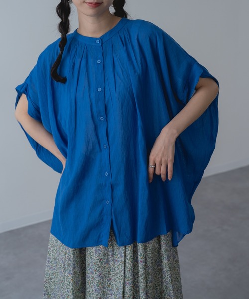 refinedworks(リファインドワークス)の「【refinedworks】半袖 折り返し タックデザイン ブラウス(シャツ/ブラウス・レディース・ブラック/ブラウン/ブルー・FREE)」の1枚目の写真