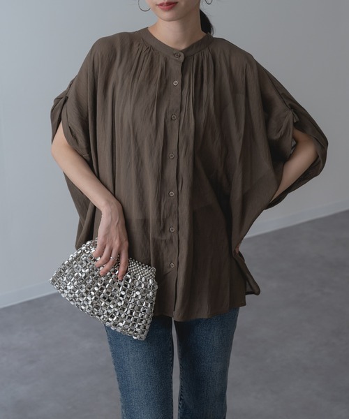 refinedworks(リファインドワークス)の「【refinedworks】半袖 折り返し タックデザイン ブラウス(シャツ/ブラウス・レディース・ブラック/ブラウン/ブルー・FREE)」の8枚目の写真