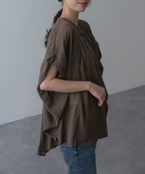 refinedworks(リファインドワークス)の「【refinedworks】半袖 折り返し タックデザイン ブラウス(シャツ/ブラウス・レディース・ブラック/ブラウン/ブルー・FREE)」の9枚目の写真