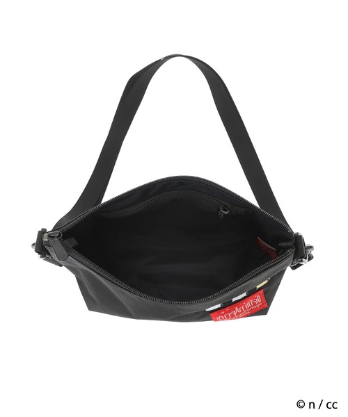 Manhattan Portage（マンハッタンポーテージ）の「ZUCCOTTI CLUTCH 500D CORDURA CKW26（ショルダーバッグ・レディース・ブラック・X-SMALL）」の6枚目の写真