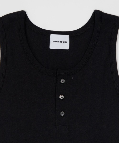 SHORT ROUND(ショートラウンド)の「SHORT ROUND/ヘンリーネックタンクトップ(タンクトップ・メンズ・ホワイト/ブラック・MEDIUM/LARGE)」の4枚目の写真